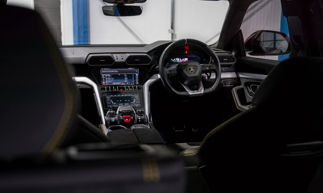 Lamborghini Urus - Black
