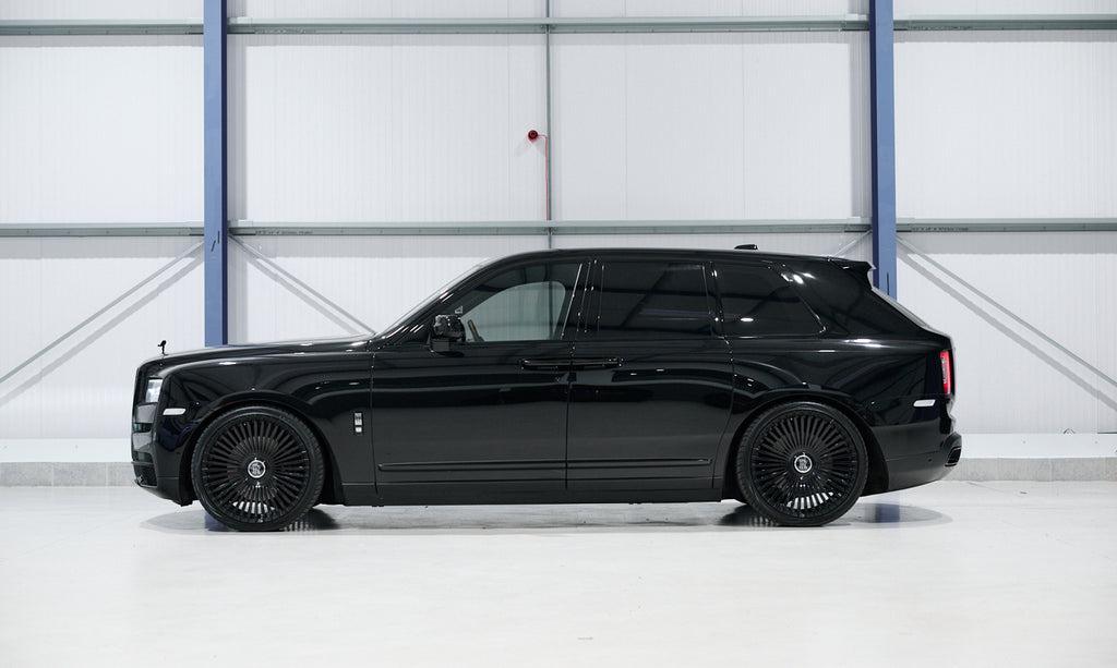 Rolls Royce Cullinan - (Black/Gray Interior)