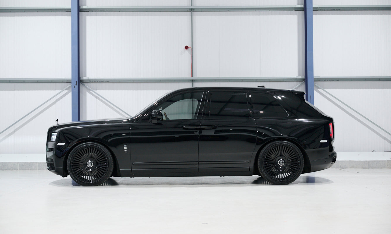 Rolls Royce Cullinan - Black - (Black Interior)
