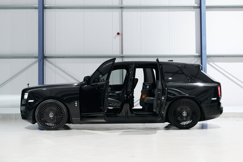 Rolls Royce Cullinan - (Black/Gray Interior)
