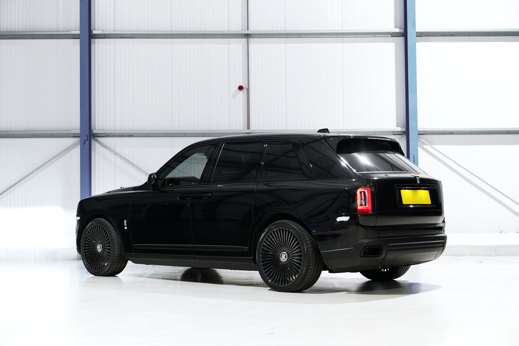 Rolls Royce Cullinan - (Black/Gray Interior)