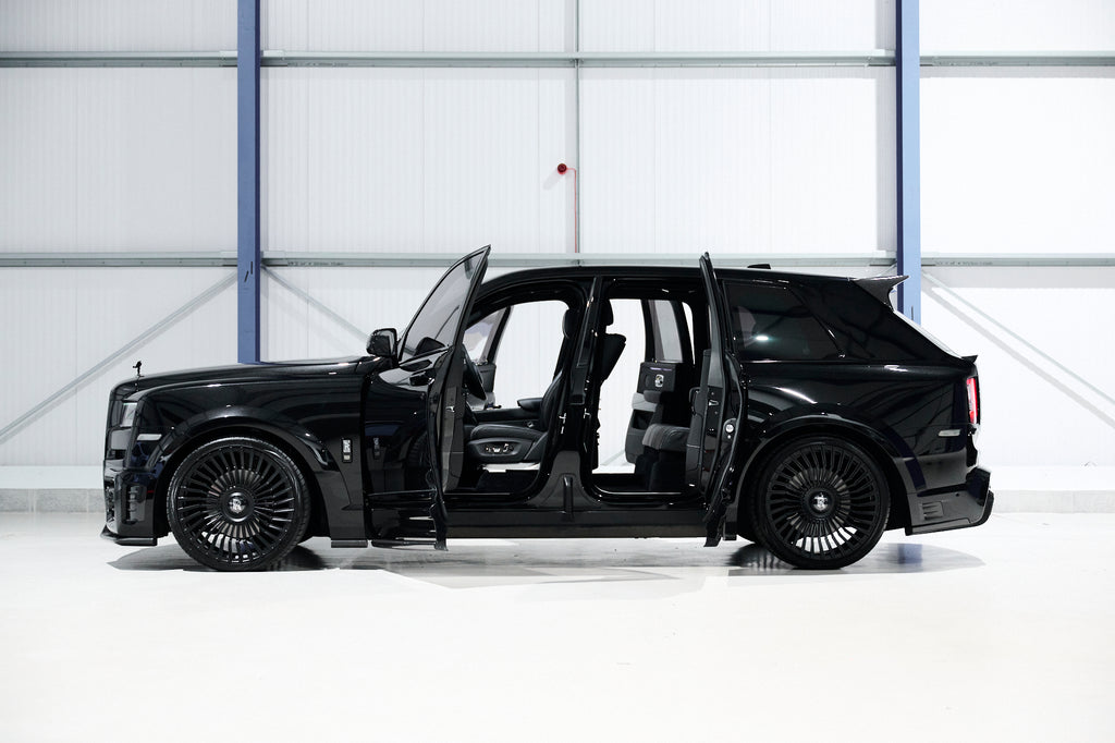 Rolls Royce Cullinan - (Black/Gray Interior)
