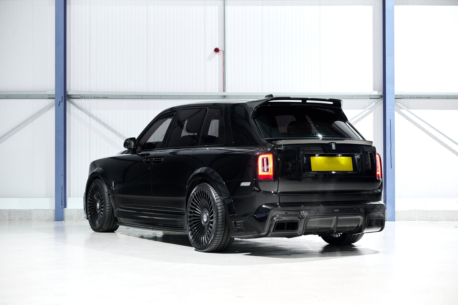 Rolls Royce Cullinan - Black - (Black Interior)