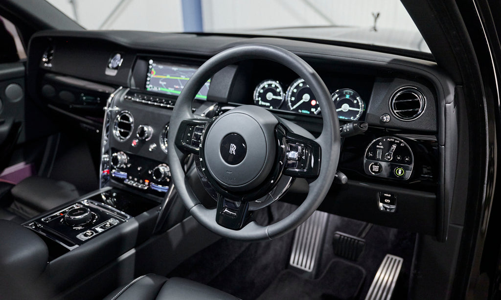 Rolls Royce Cullinan - (Black/Gray Interior)