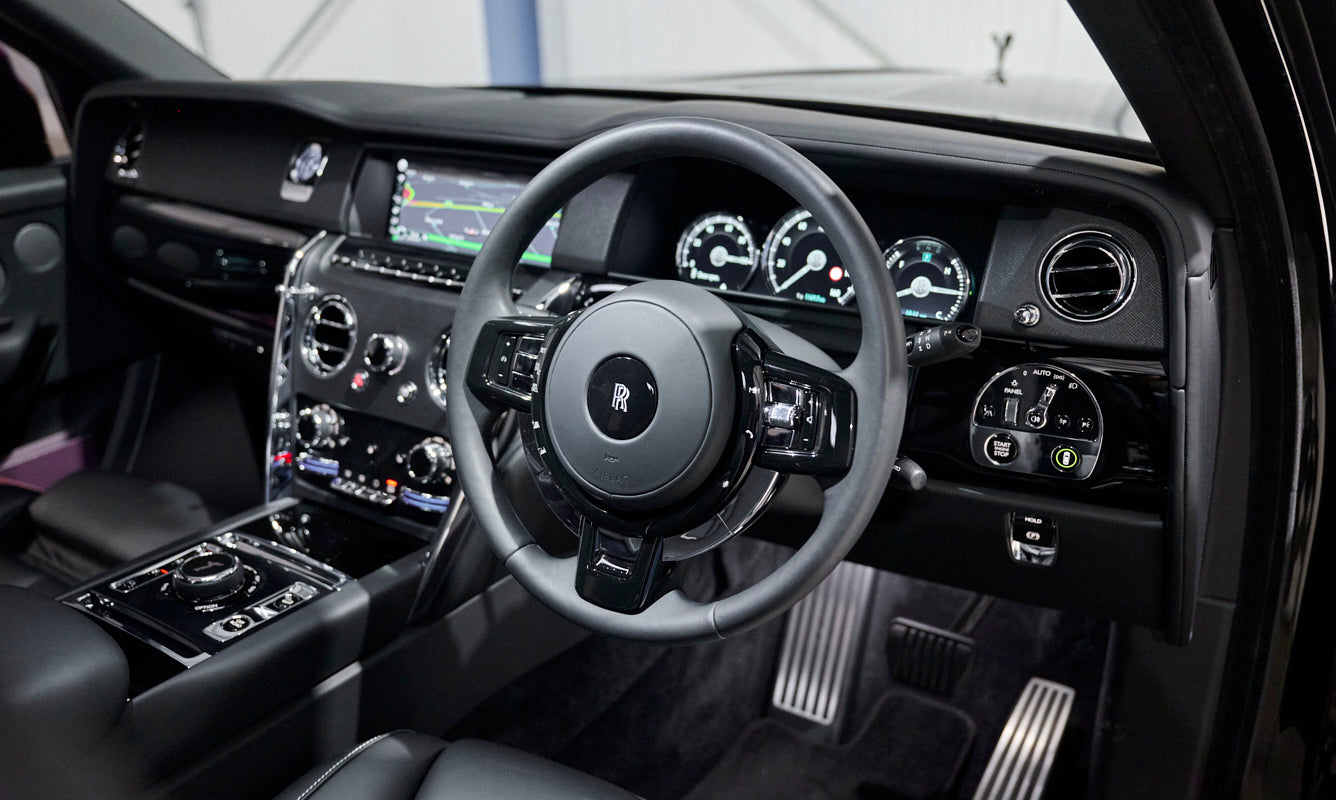 Rolls Royce Cullinan - (Black/Gray Interior)