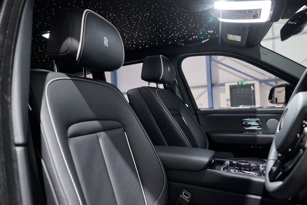 Rolls Royce Cullinan - (Black/Gray Interior)