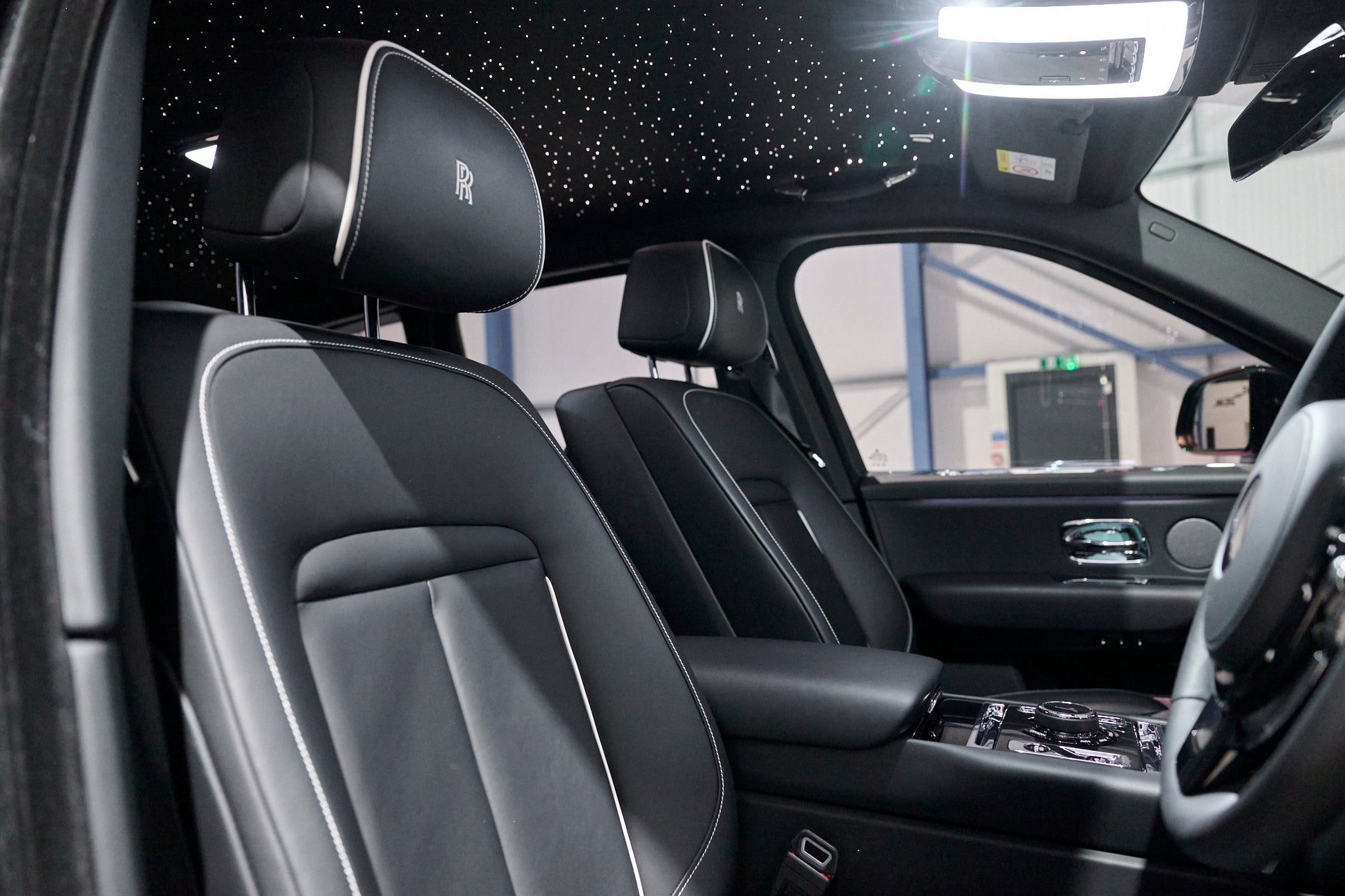 Rolls Royce Cullinan - (Black/Gray Interior)