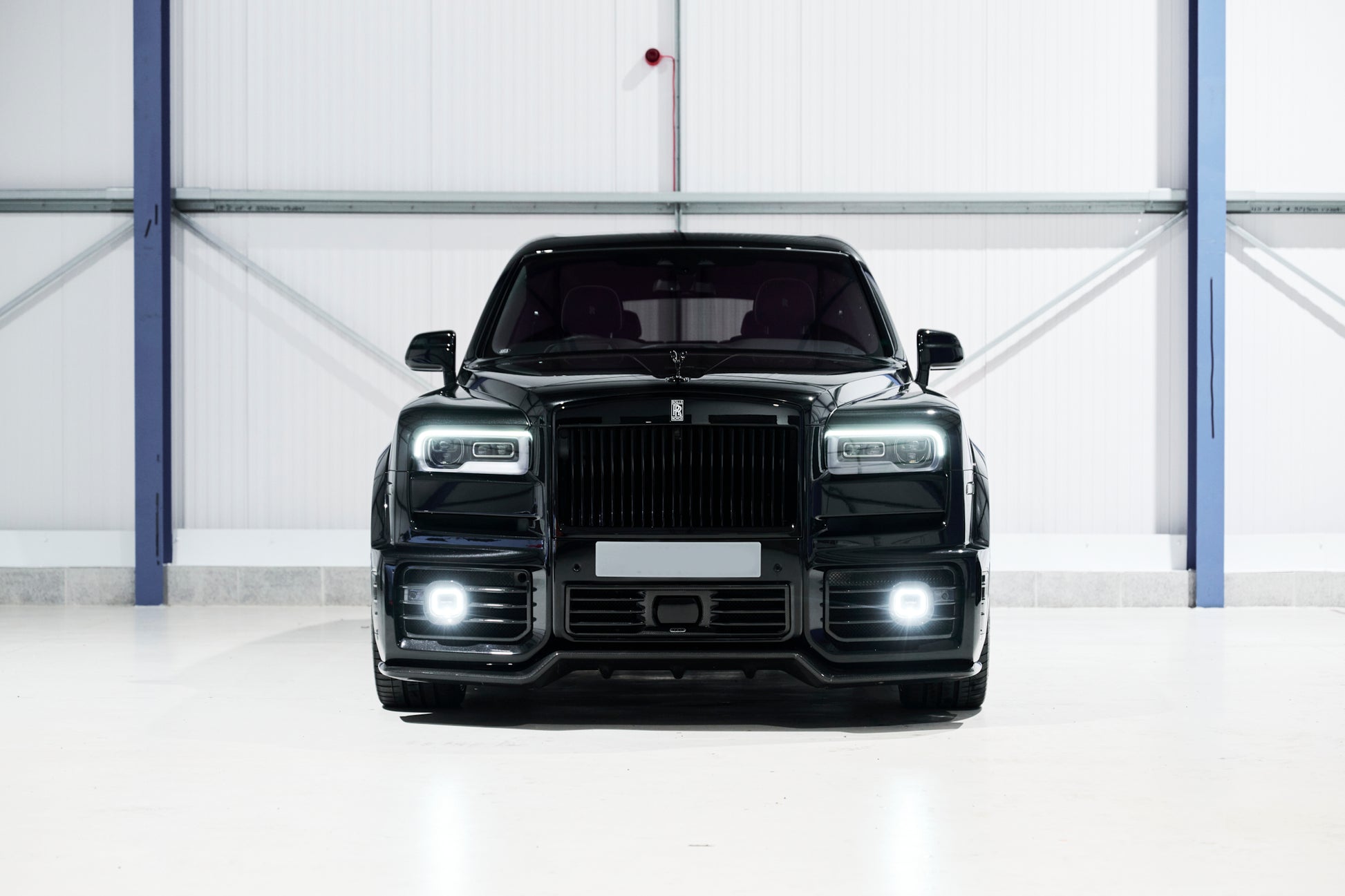 Rolls Royce Cullinan - (Black/Gray Interior)