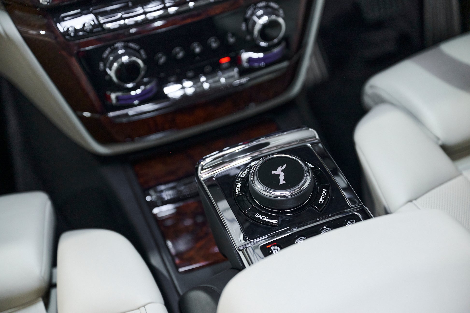 Rolls Royce Cullinan - (White Interior)
