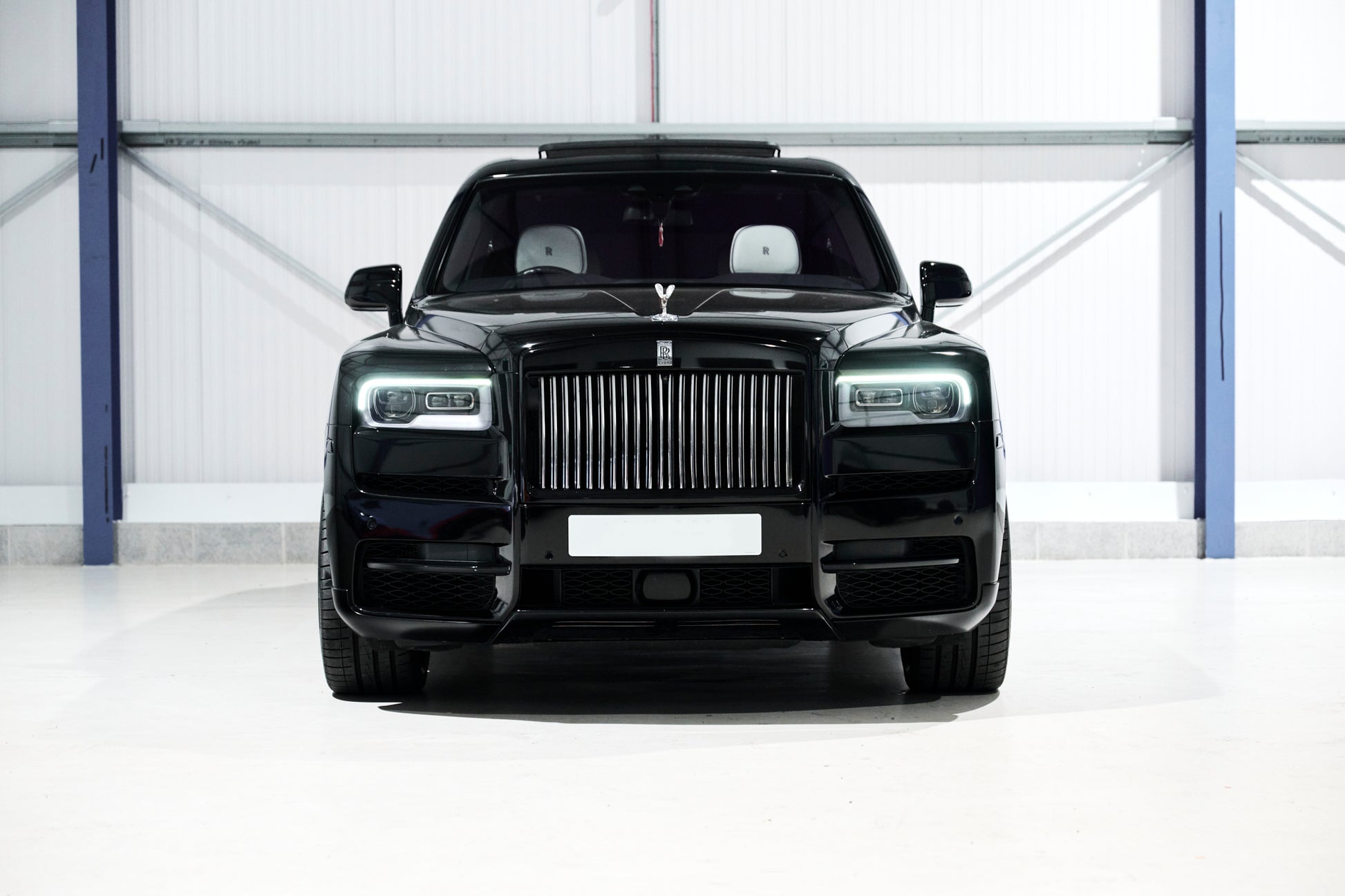 Rolls Royce Cullinan - (White Interior)