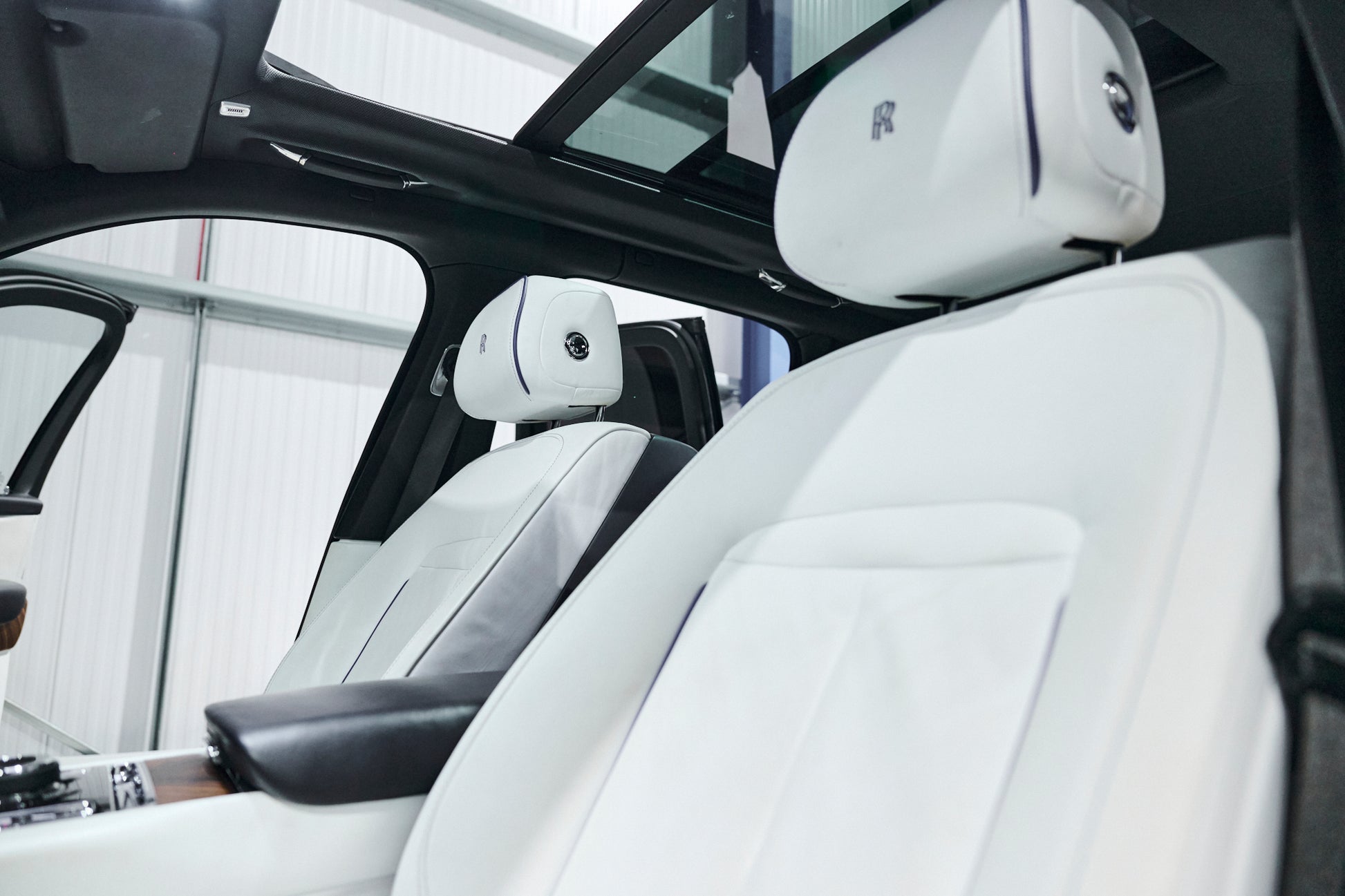 Rolls Royce Cullinan - (White Interior)