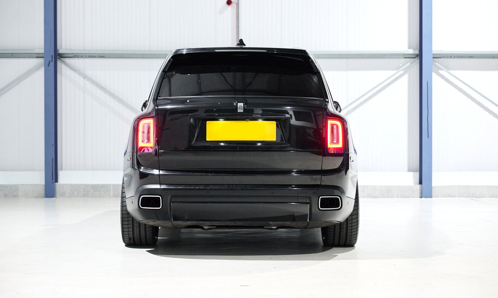 Rolls Royce Cullinan - (Black/Gray Interior)