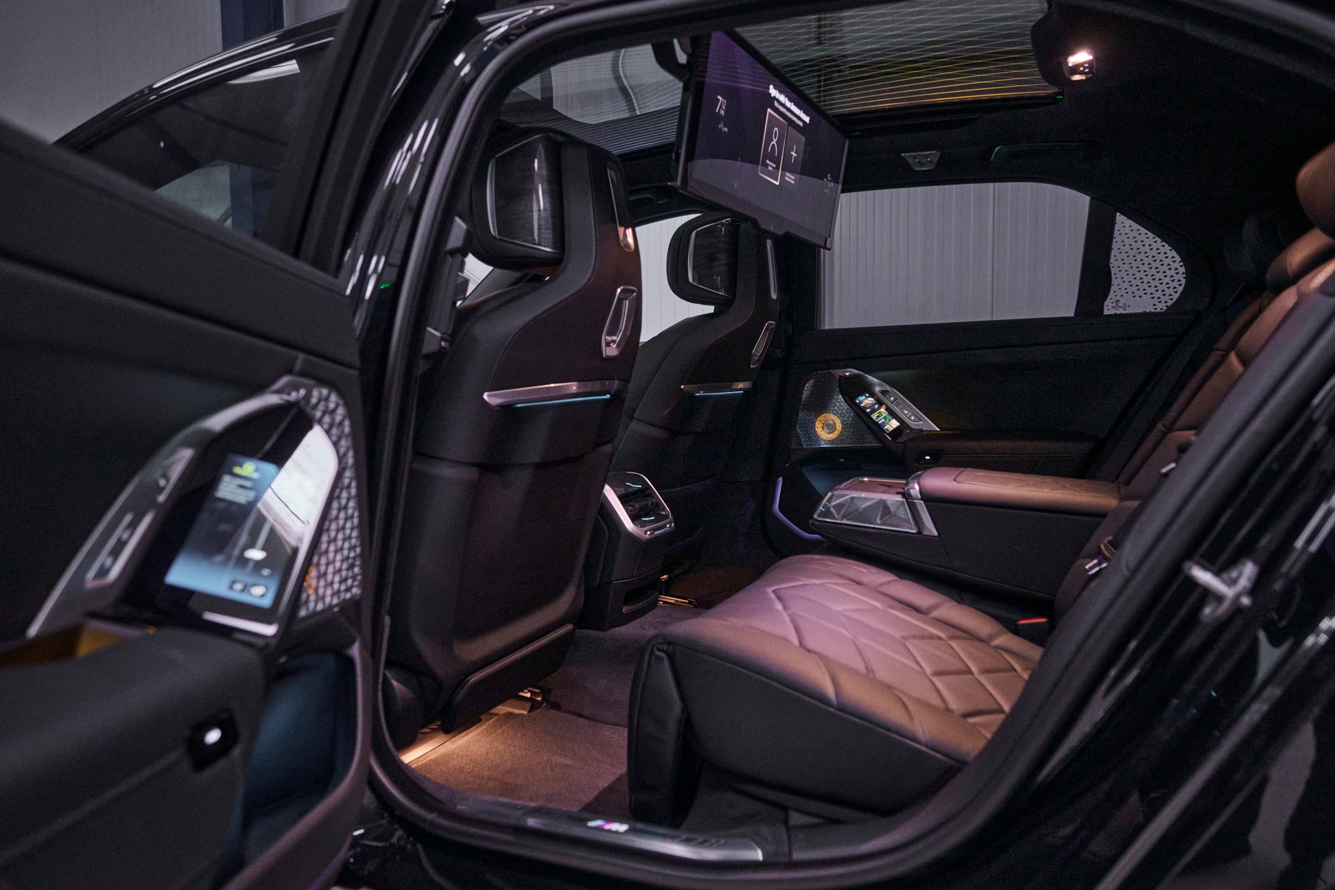 BMW i7 - Black