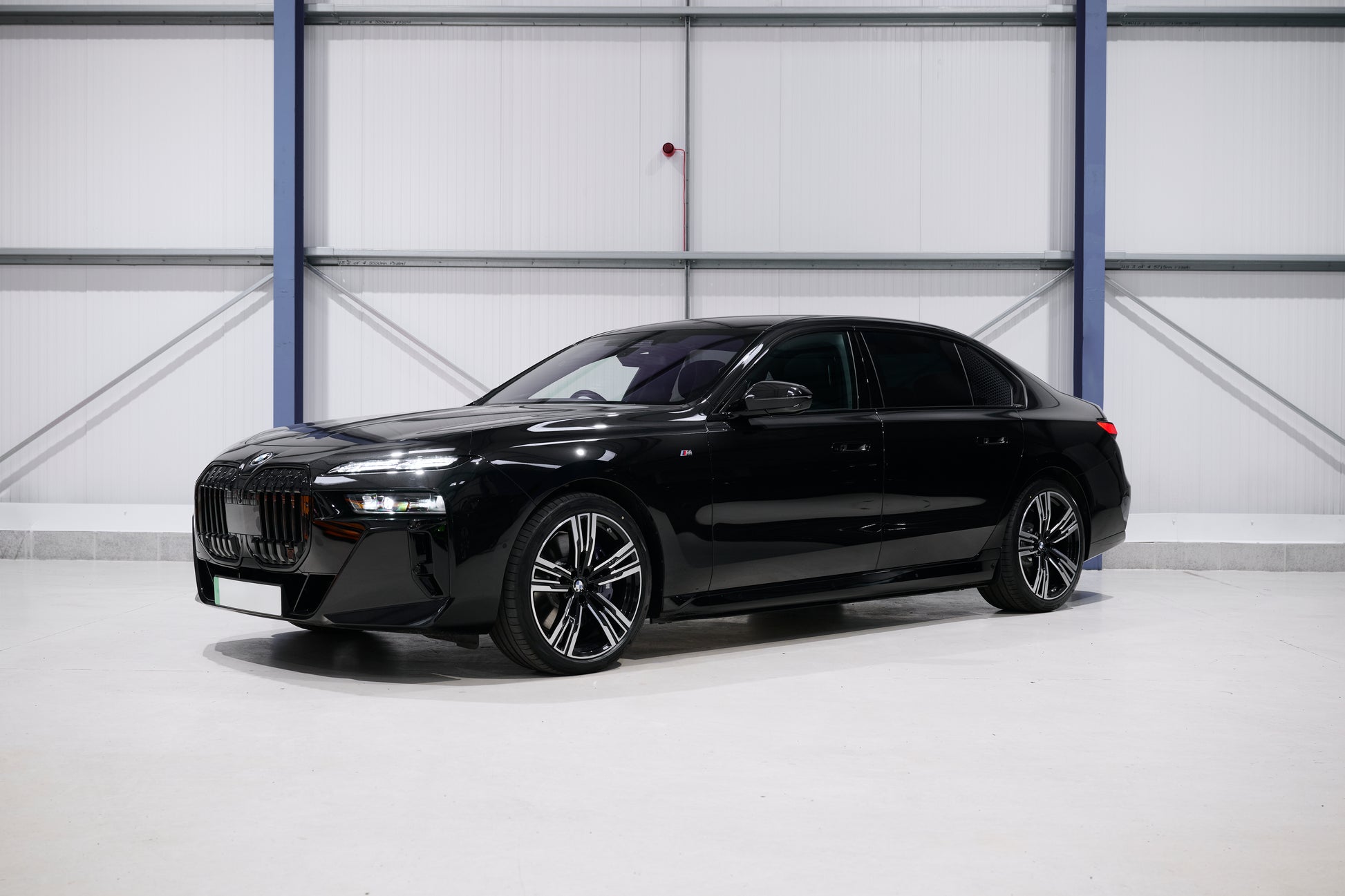 BMW i7 - Black