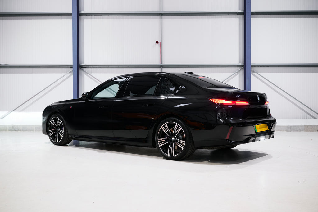 BMW i7 - Black