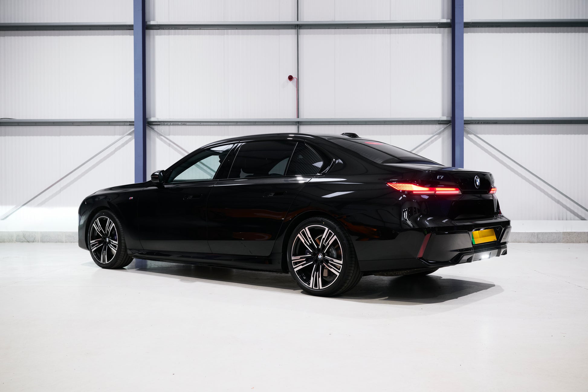 BMW i7 - Black