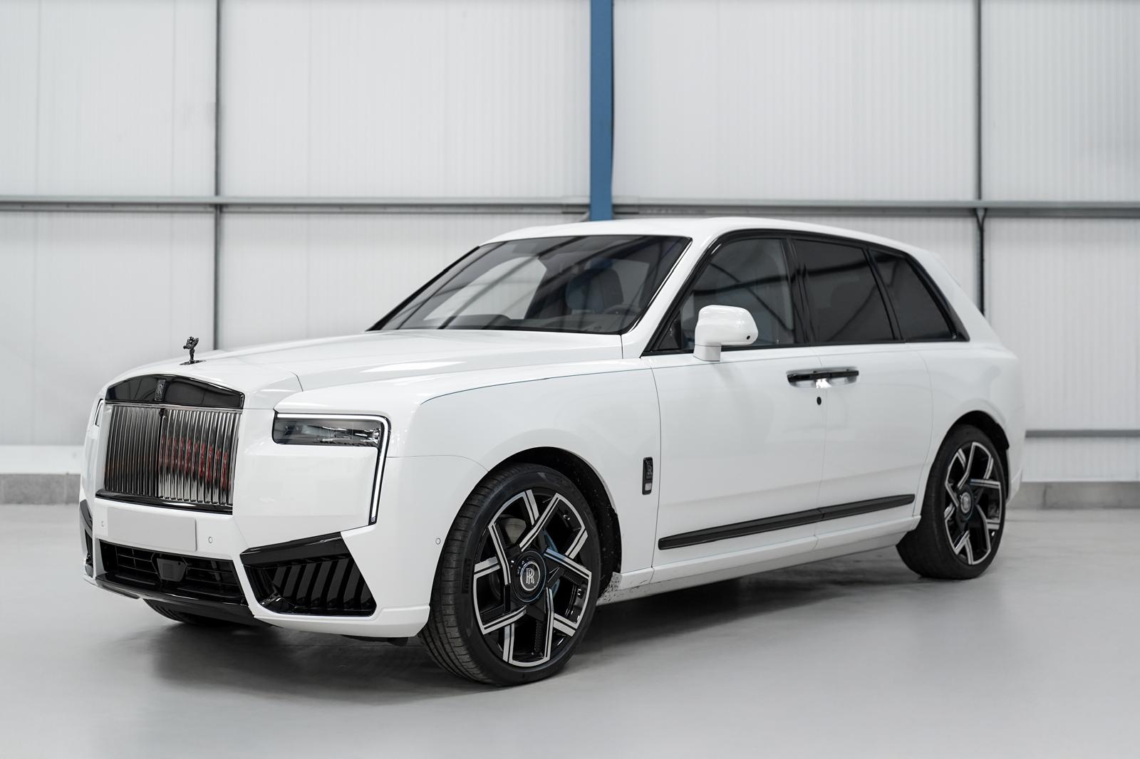 Rolls Royce Cullinan - White