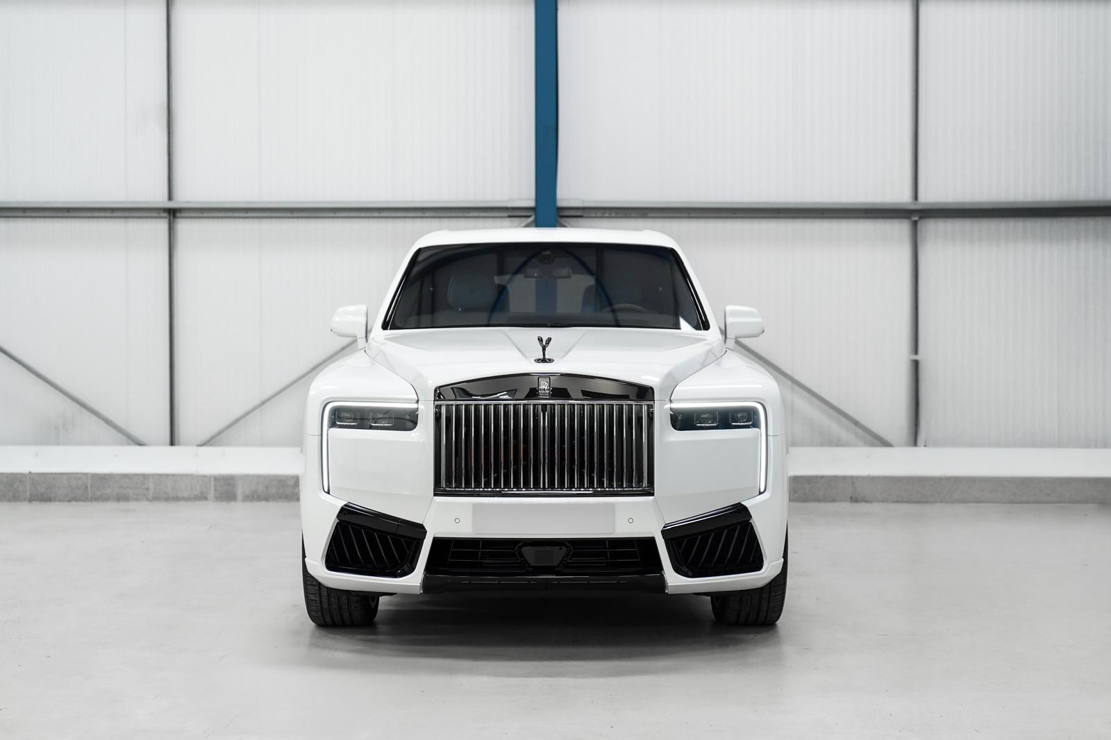 Rolls Royce Cullinan - White