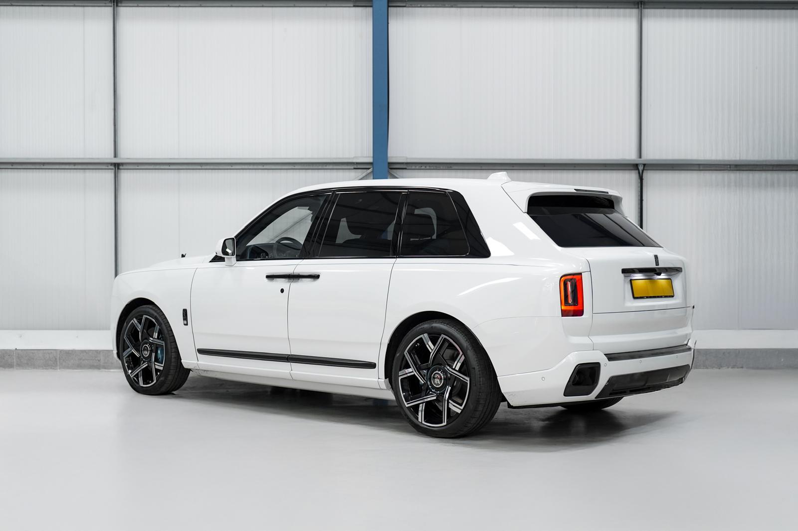 Rolls Royce Cullinan - White